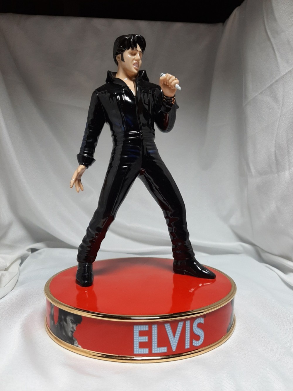 * Elvis Stand Up,  EP1 Elvis,  $169.00,   Royal Doulton